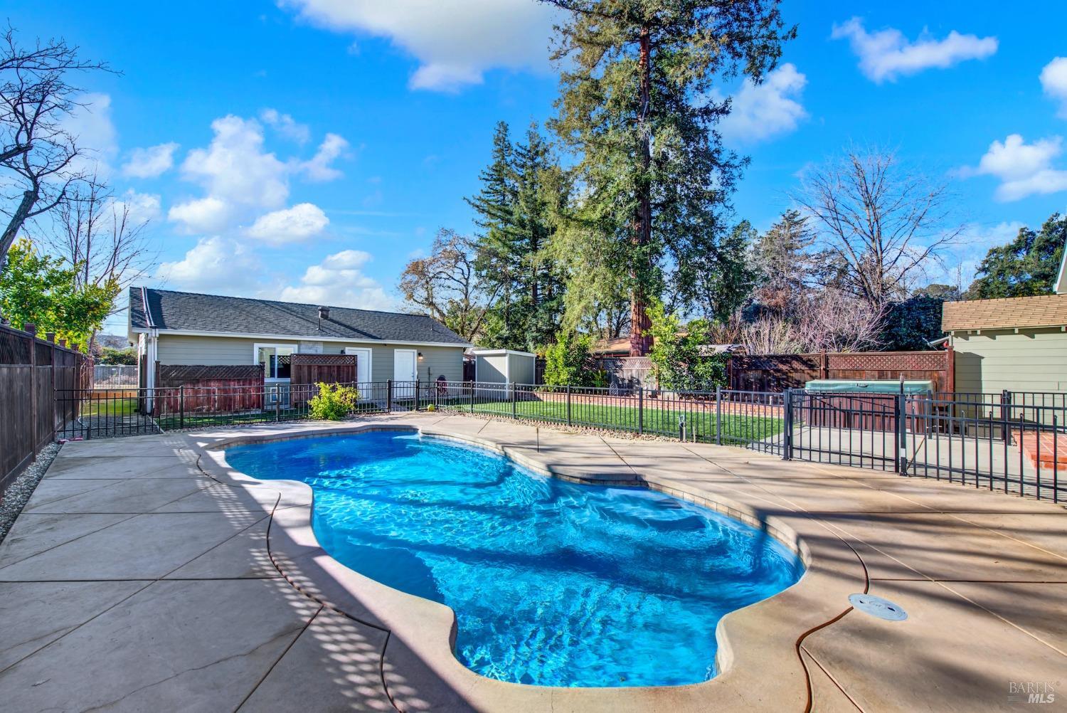 323 Buck Ave