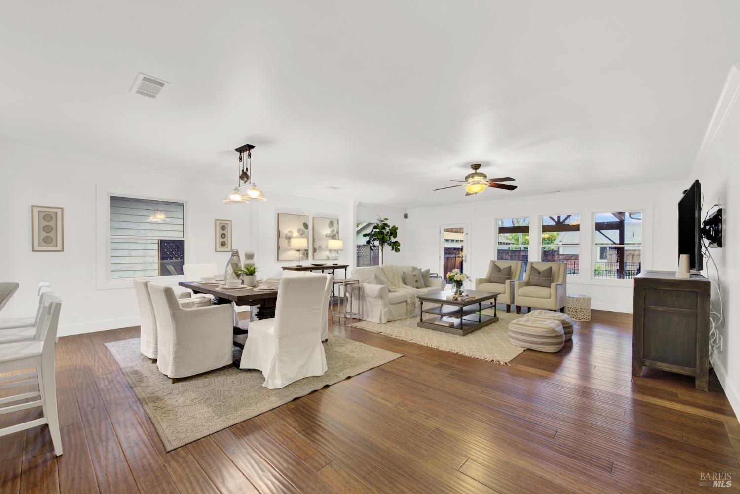 323 Buck Ave