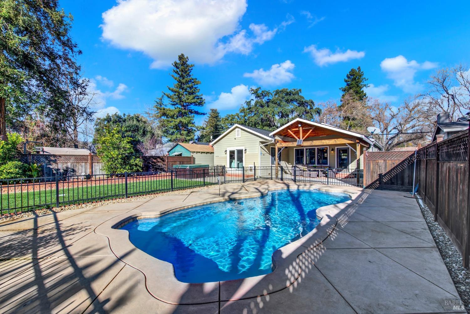 323 Buck Ave