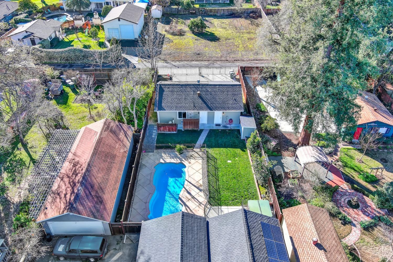 323 Buck Ave