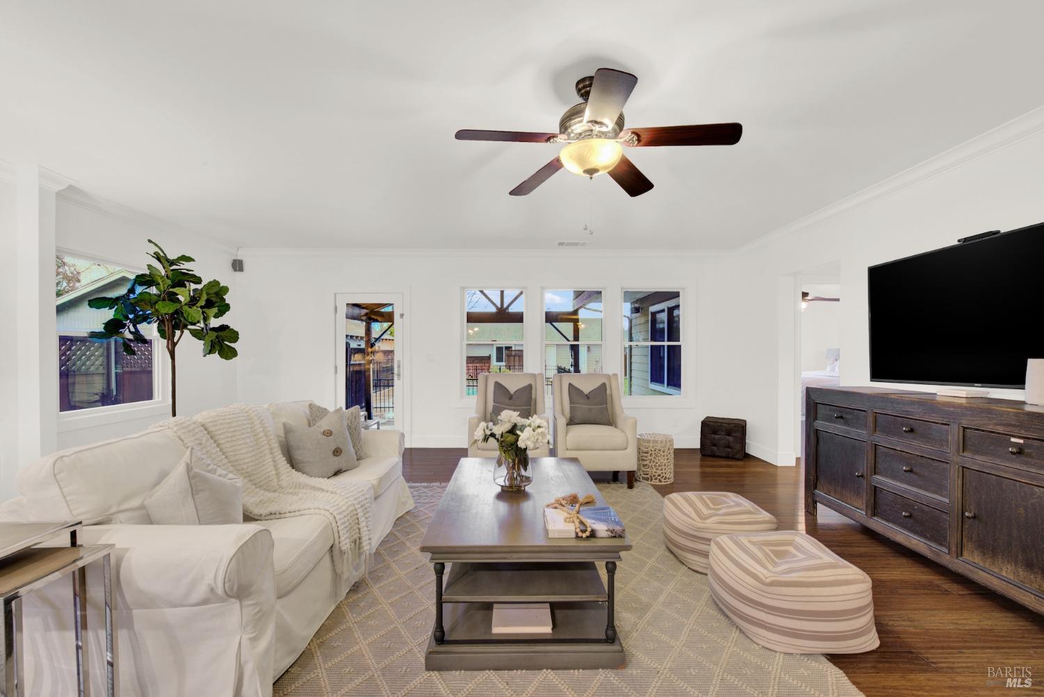323 Buck Ave