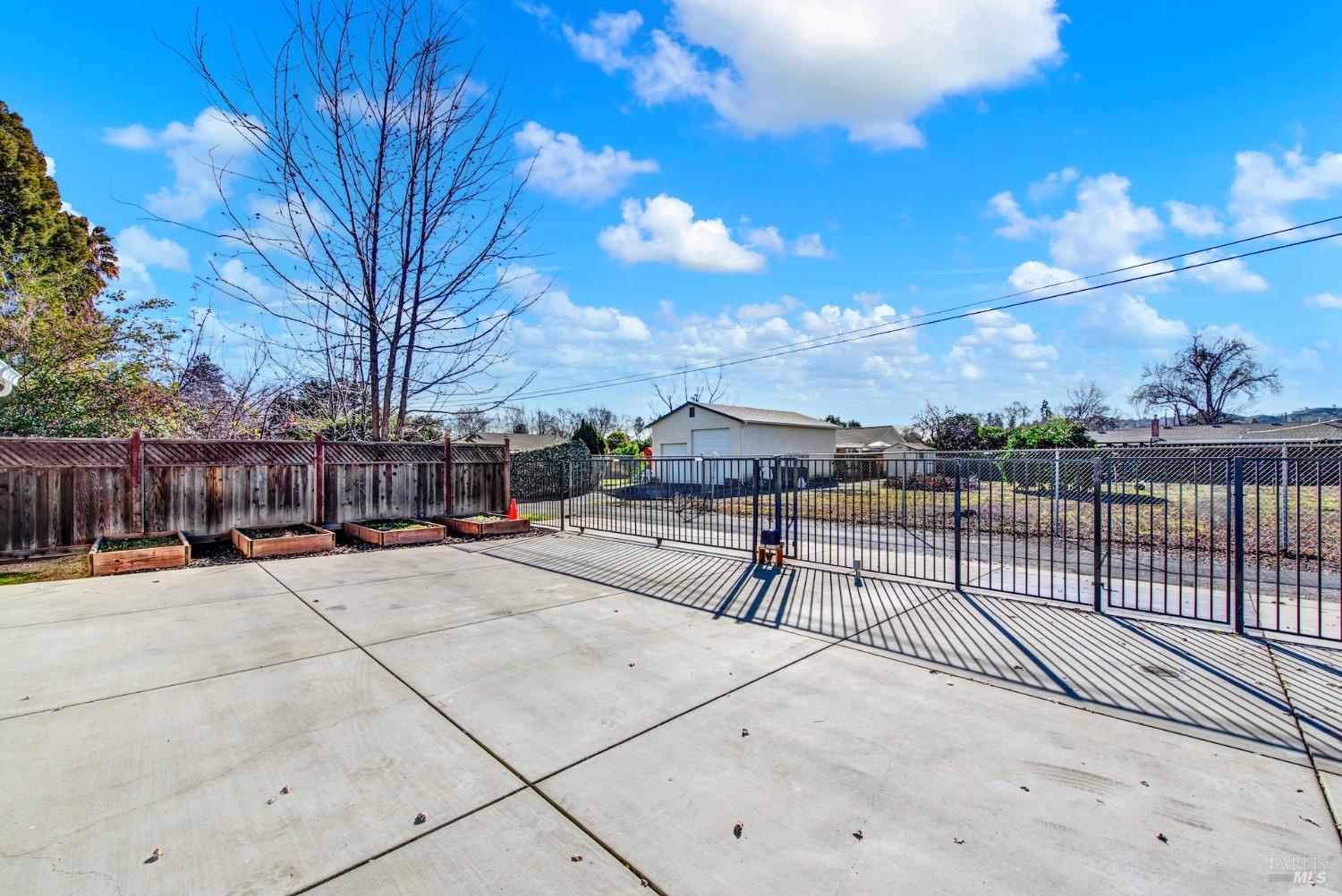 323 Buck Ave