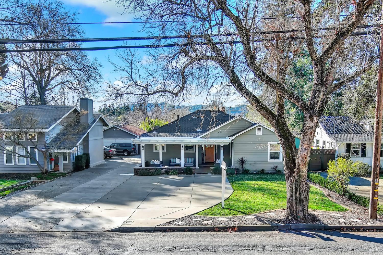 323 Buck Ave