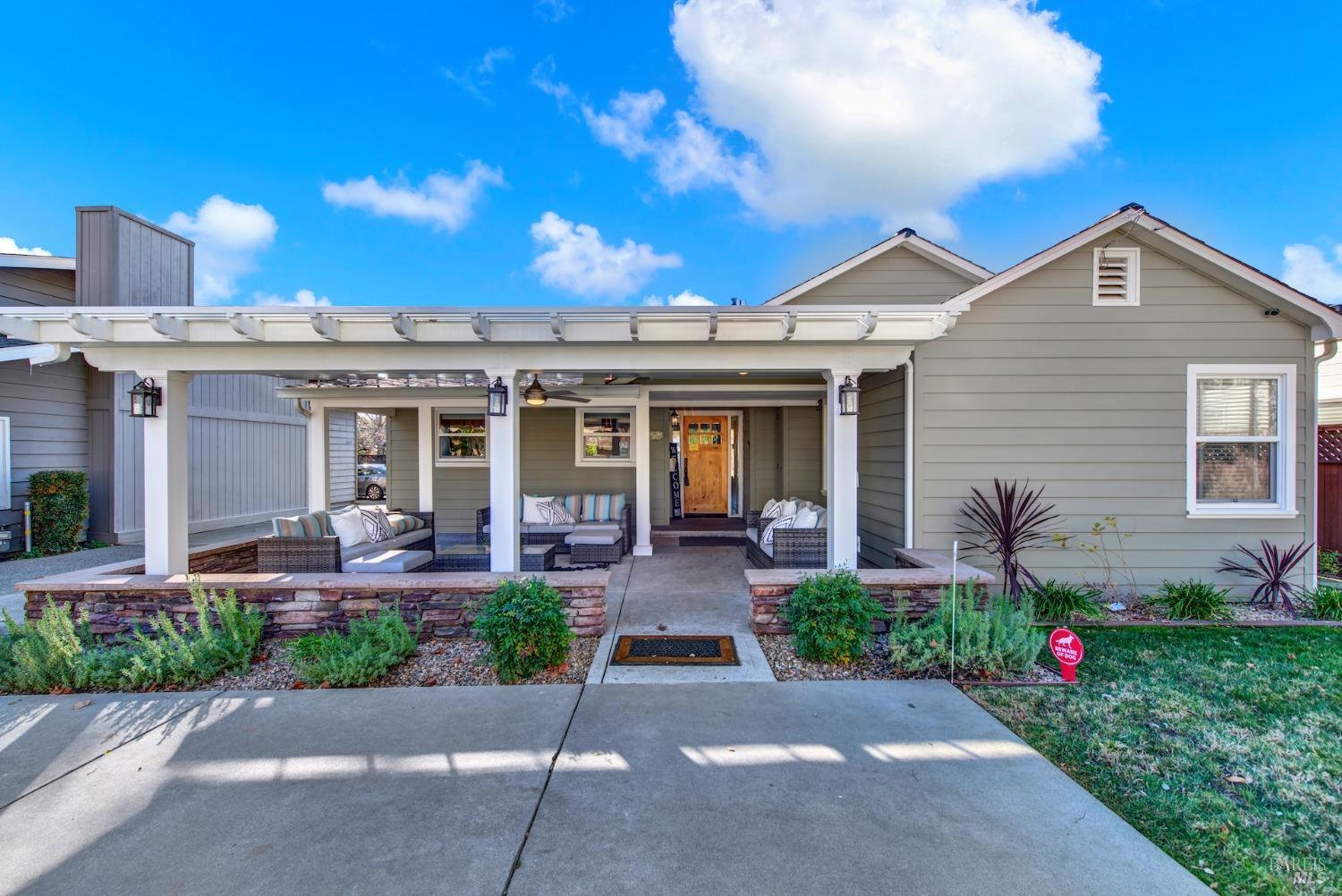 323 Buck Ave