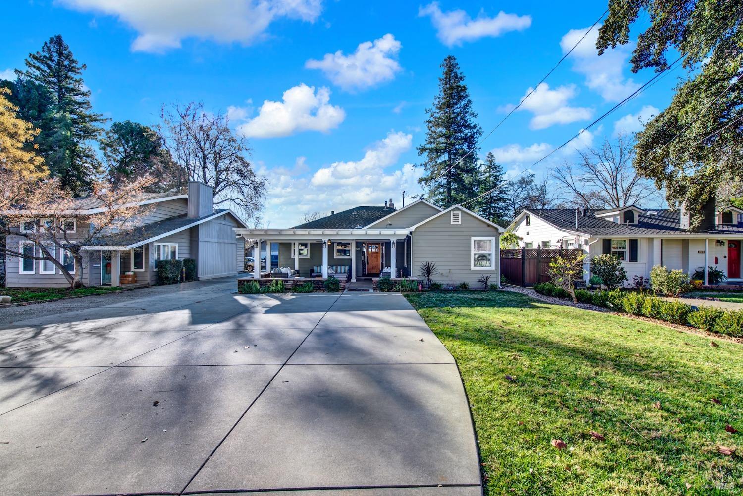 323 Buck Ave