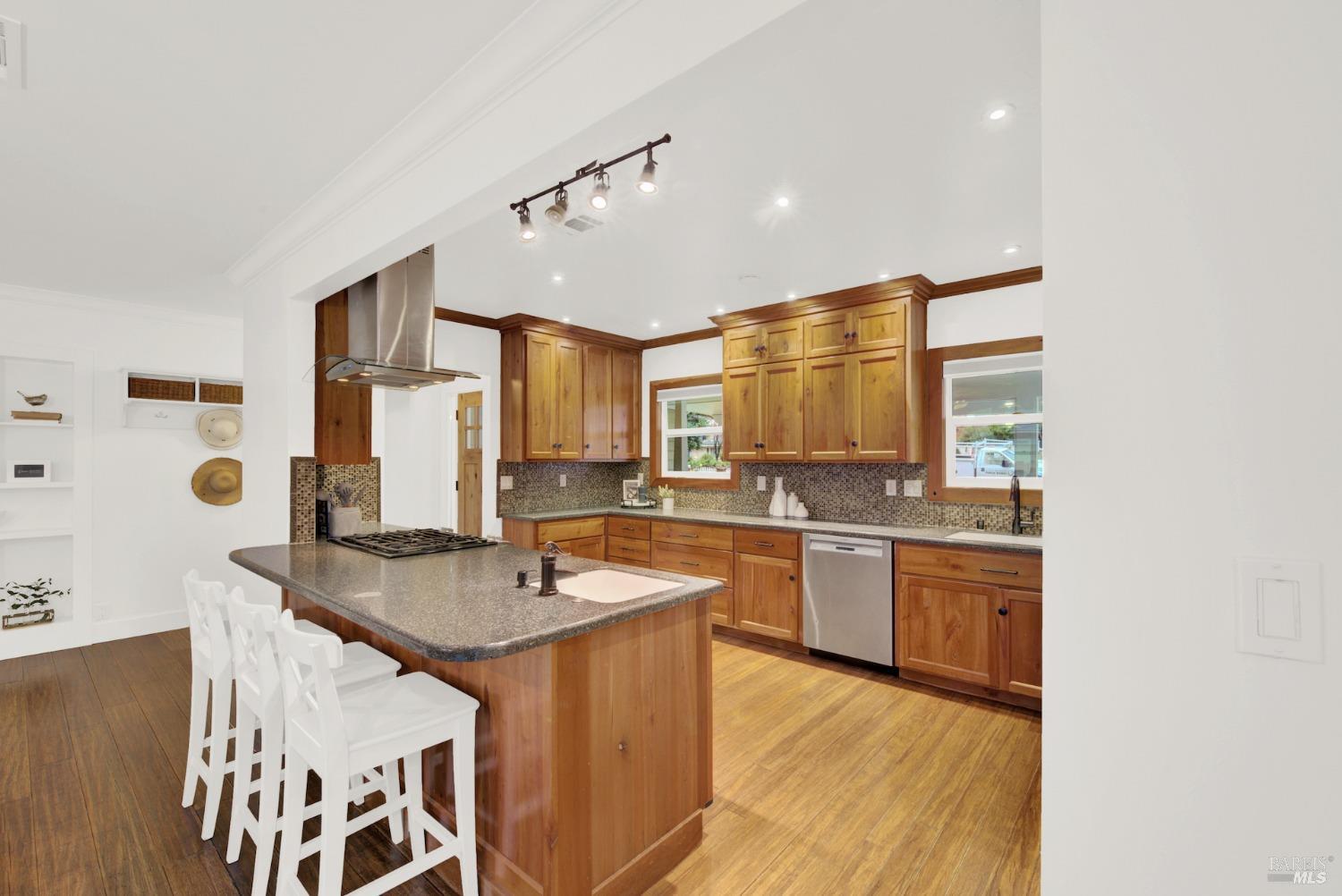 323 Buck Ave