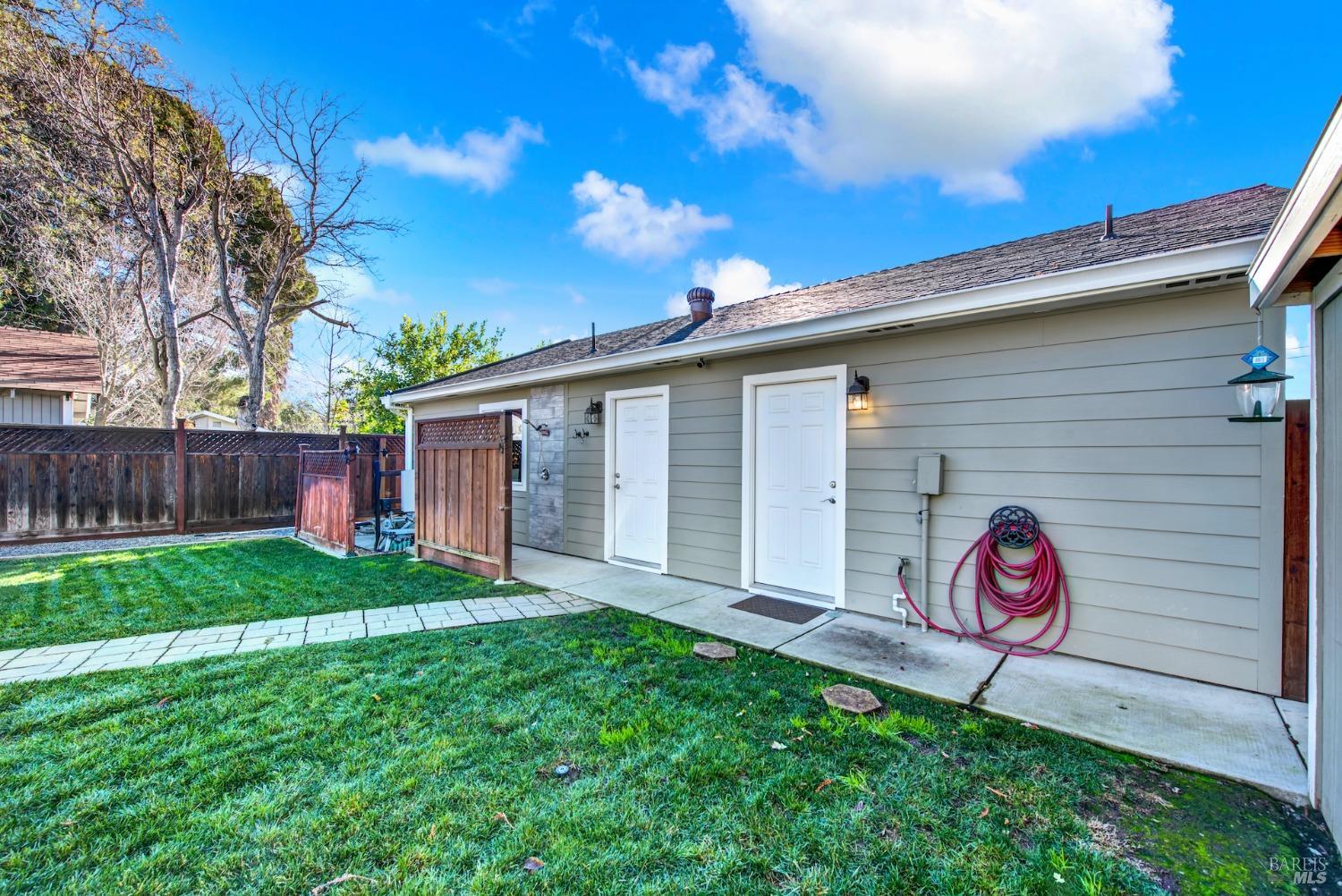 323 Buck Ave