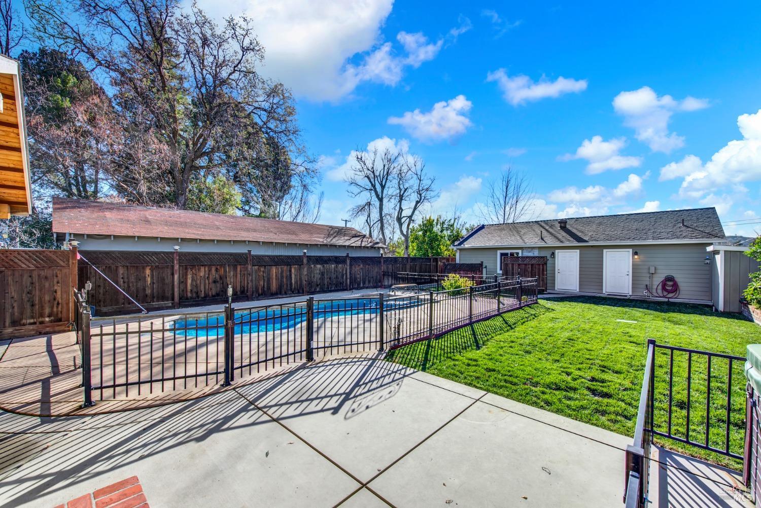 323 Buck Ave