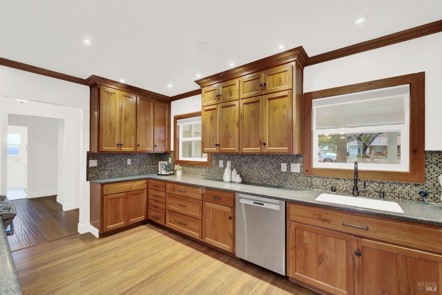 323 Buck Ave