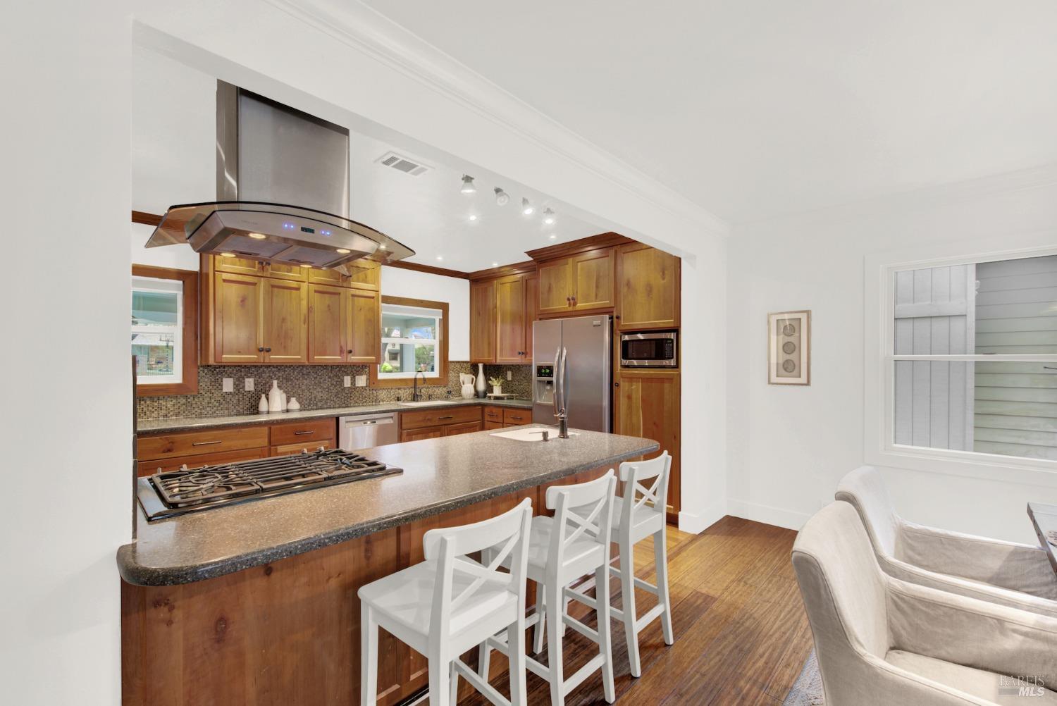 323 Buck Ave