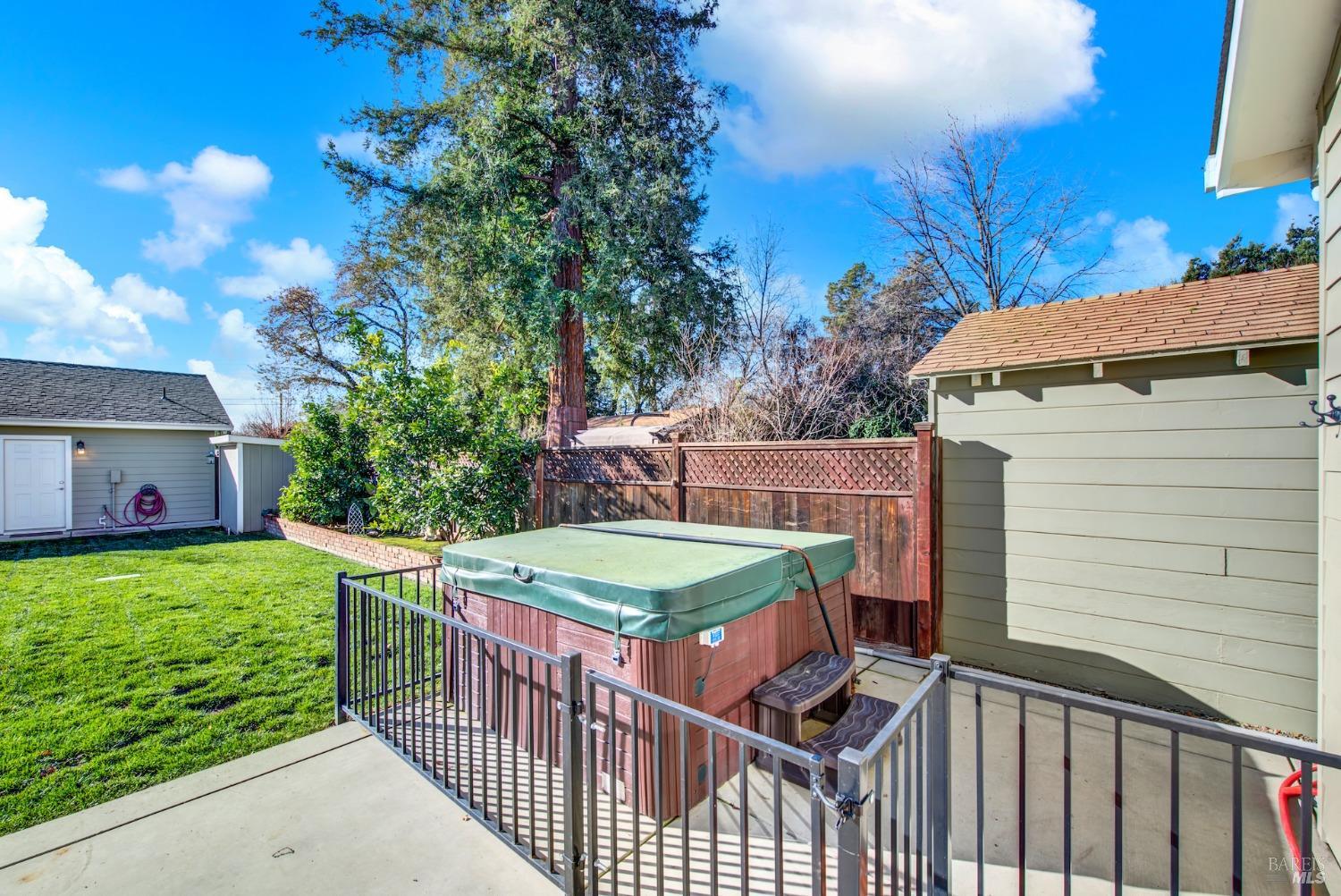323 Buck Ave