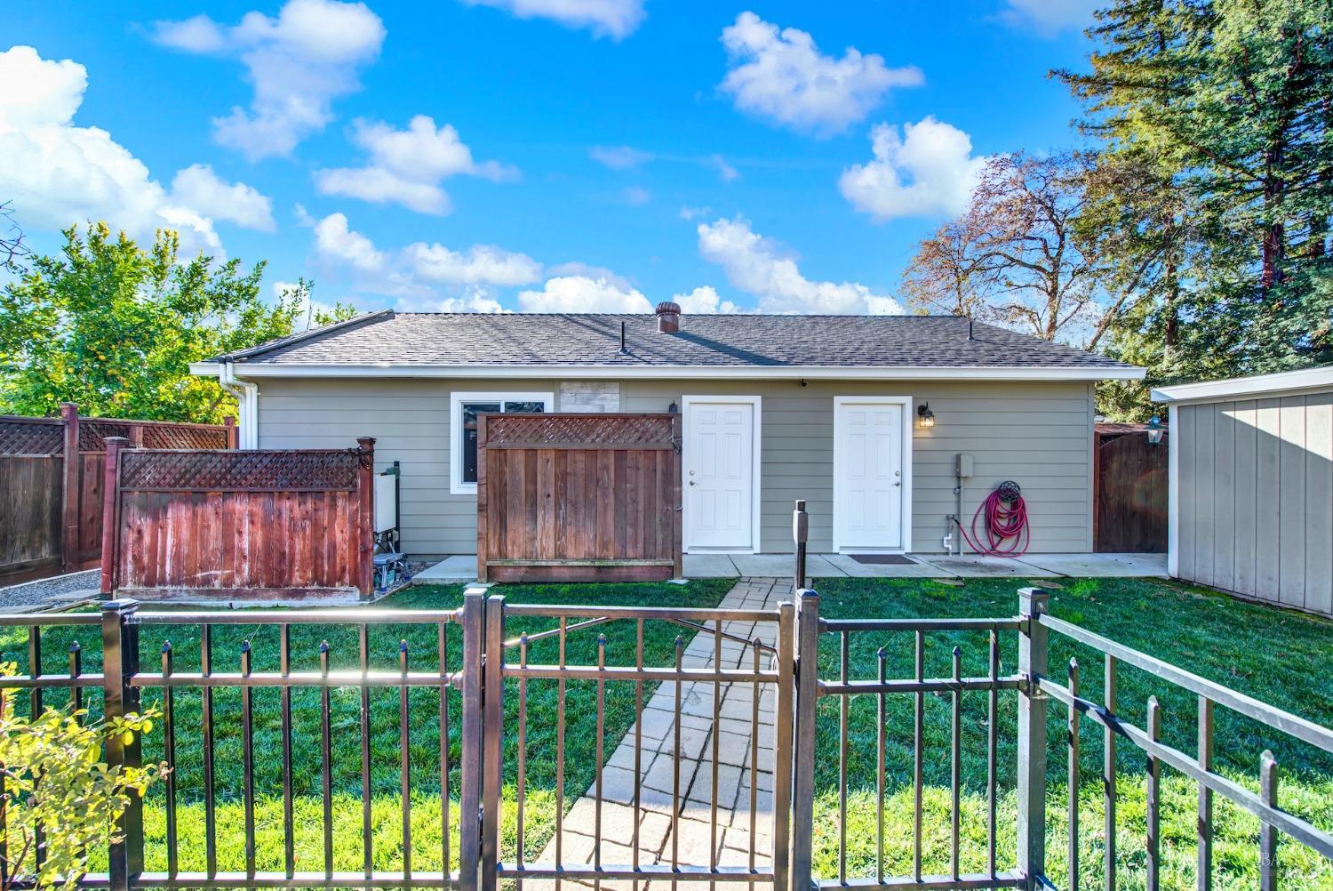 323 Buck Ave