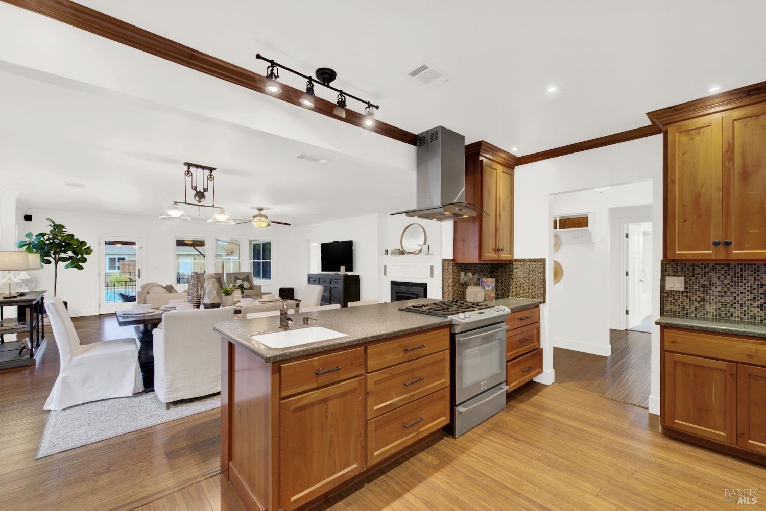 323 Buck Ave