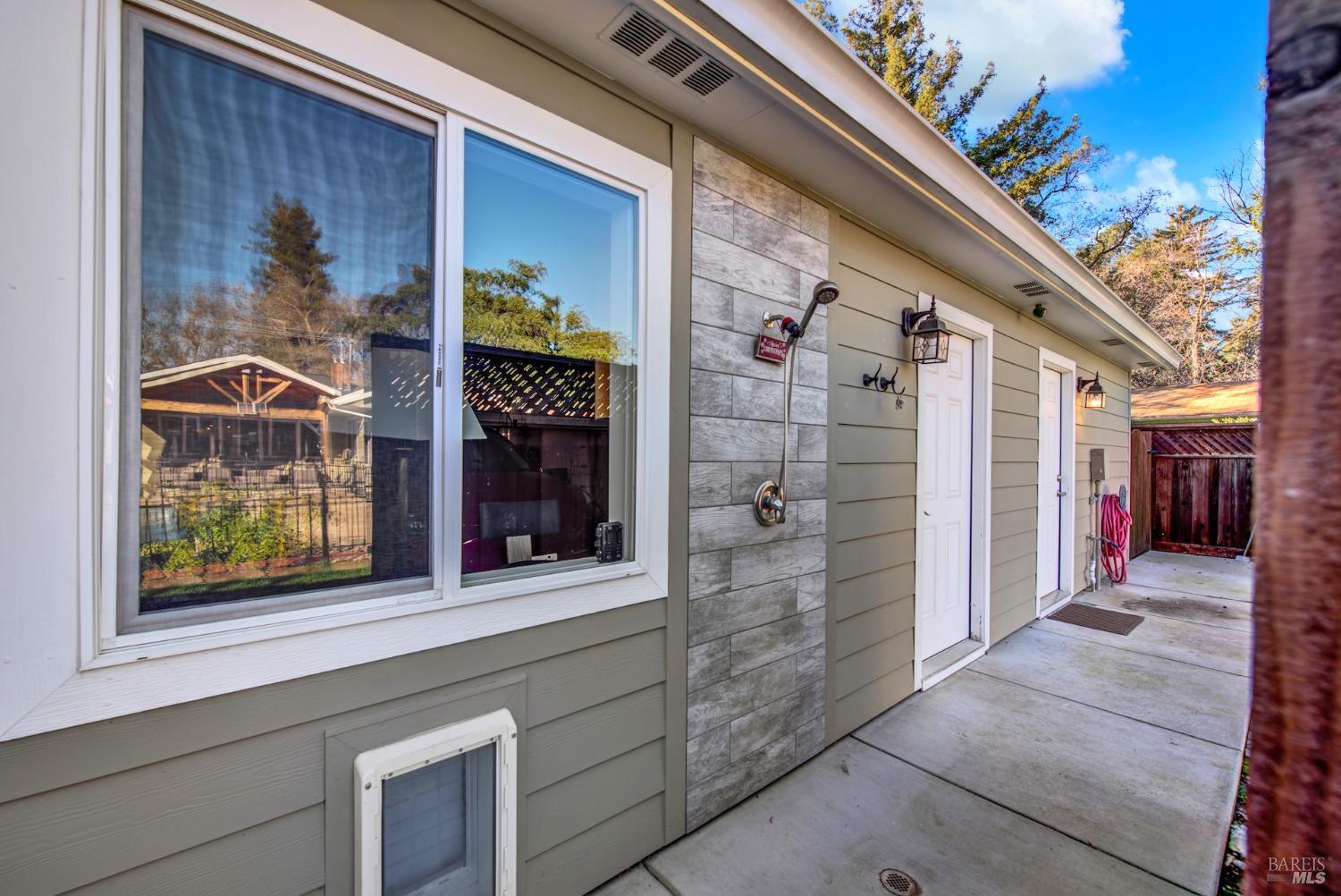 323 Buck Ave