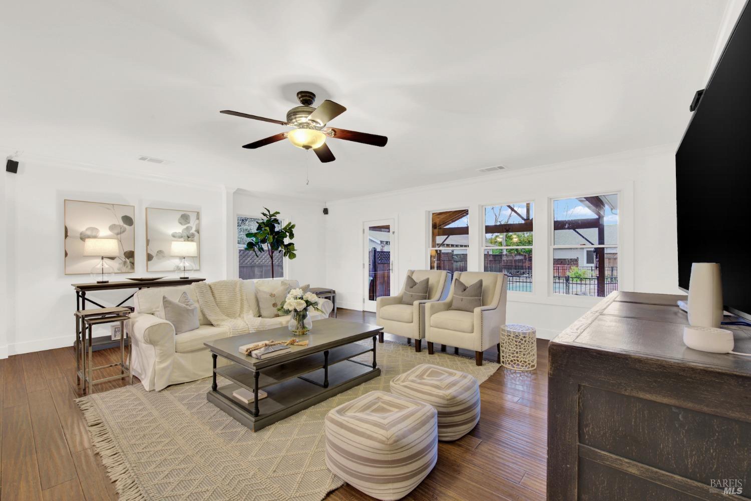 323 Buck Ave