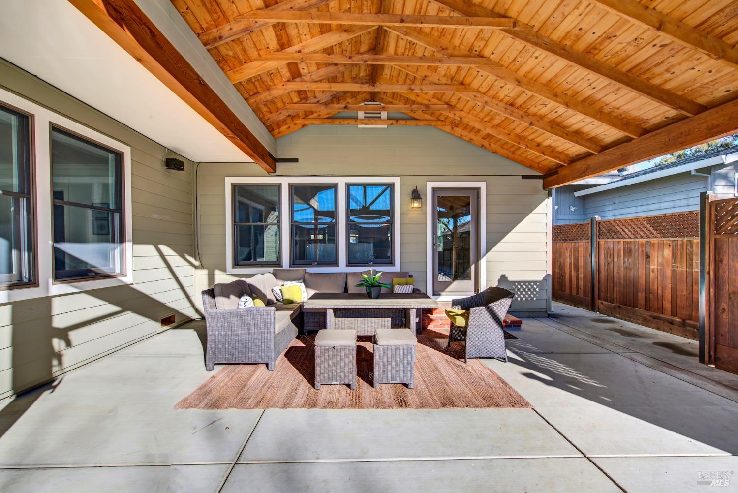 323 Buck Ave