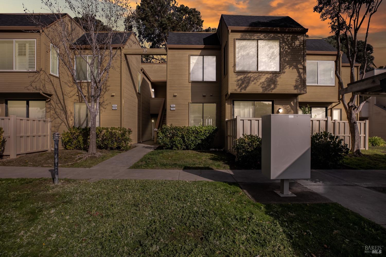 3753 Stoneglen North
