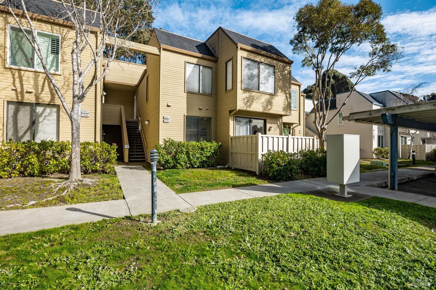 3753 Stoneglen North