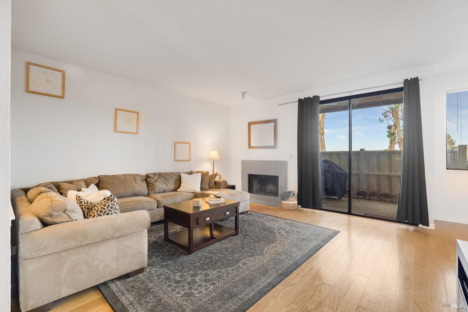 3753 Stoneglen North