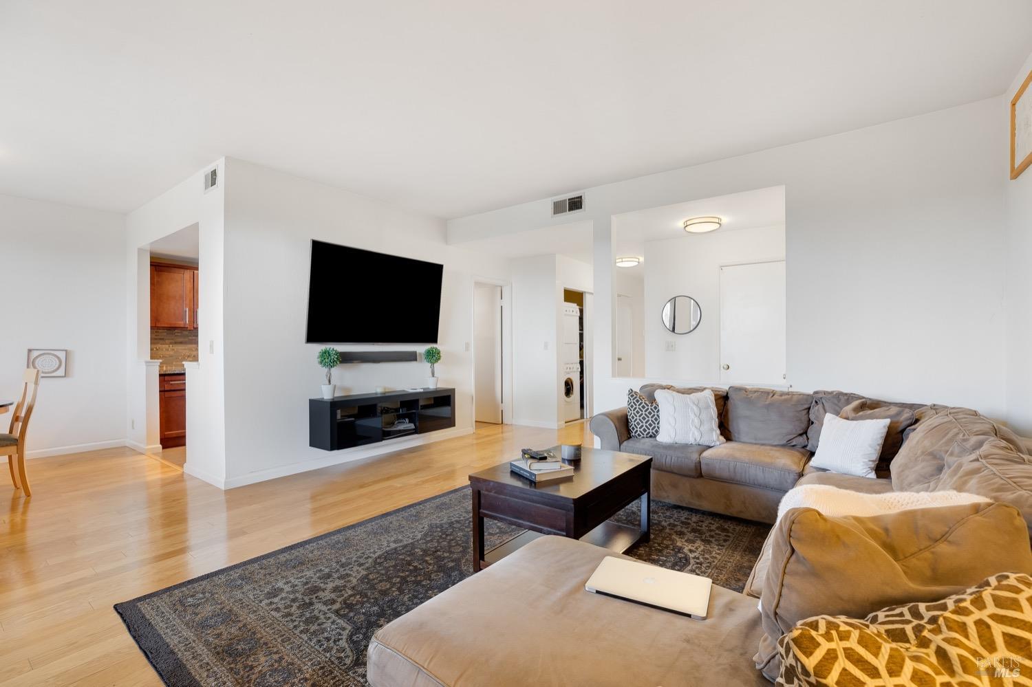 3753 Stoneglen North