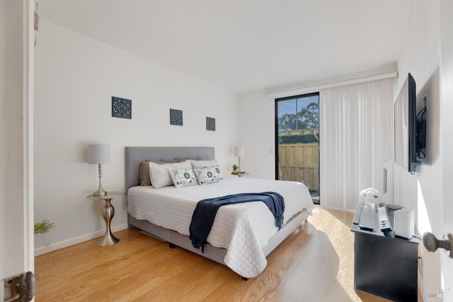 3753 Stoneglen North