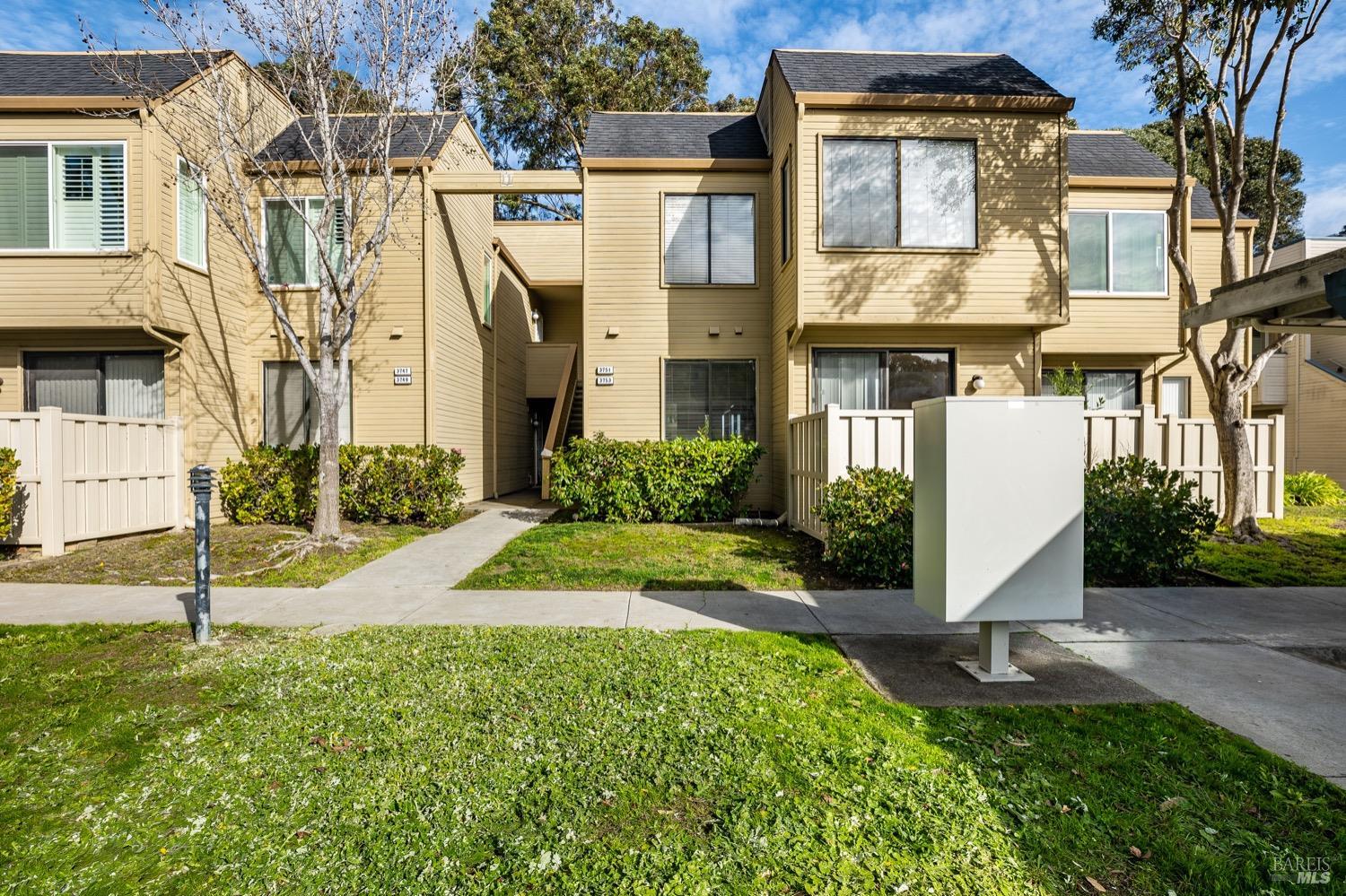 3753 Stoneglen North