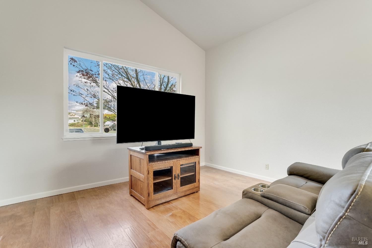 560 Daffodil Dr