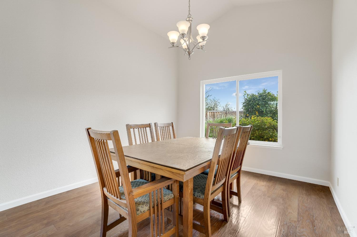 560 Daffodil Dr