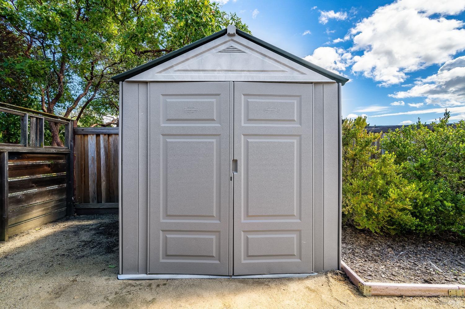 560 Daffodil Dr