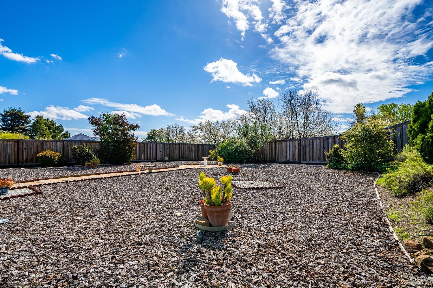 560 Daffodil Dr