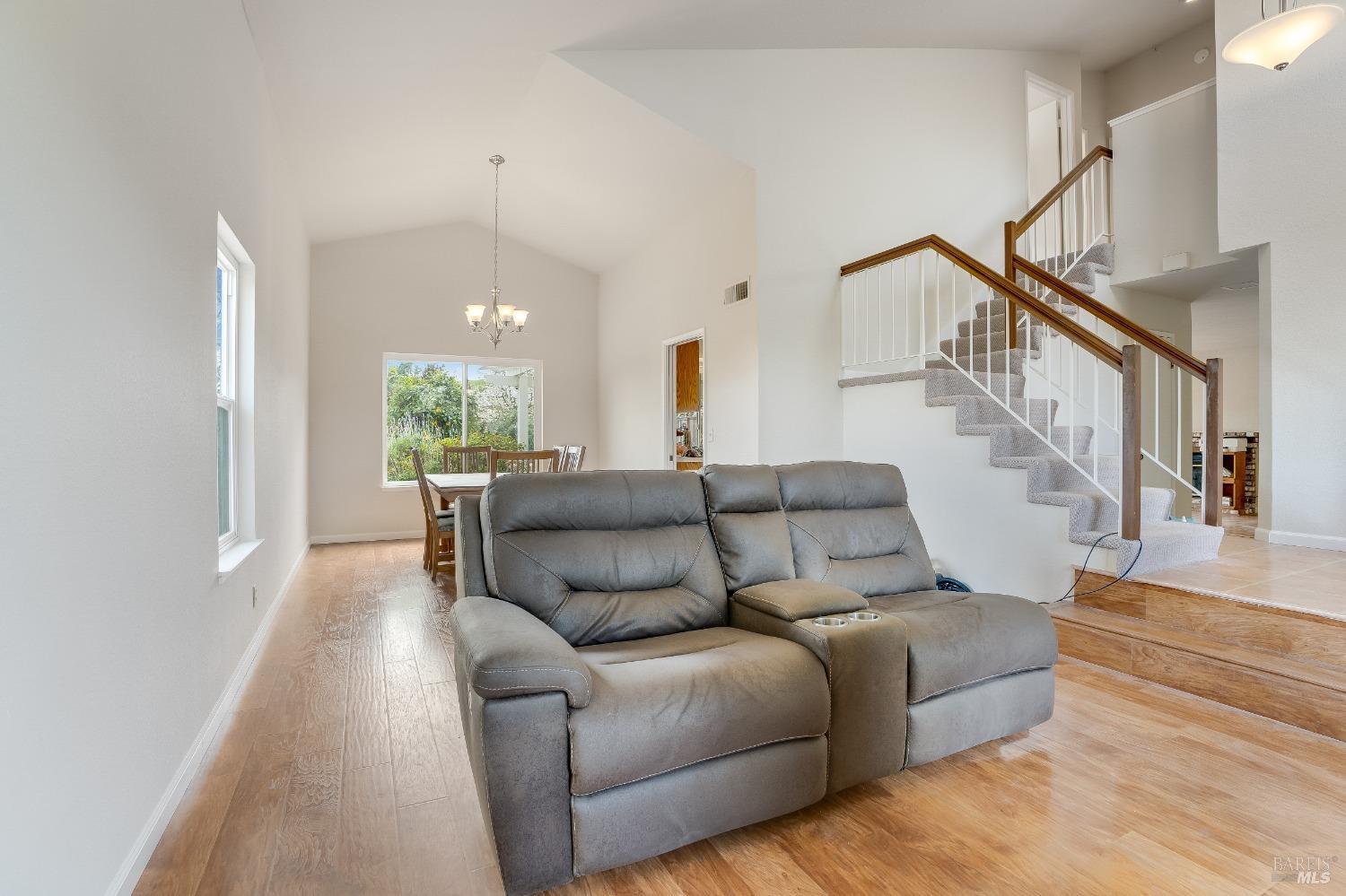 560 Daffodil Dr