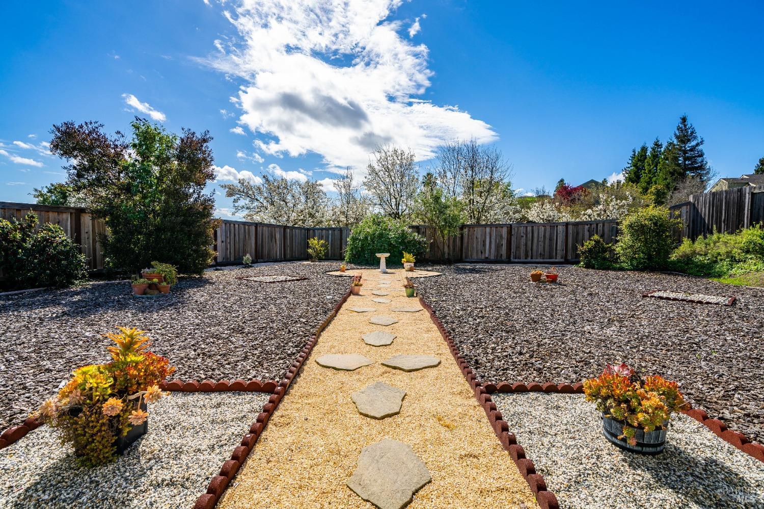 560 Daffodil Dr