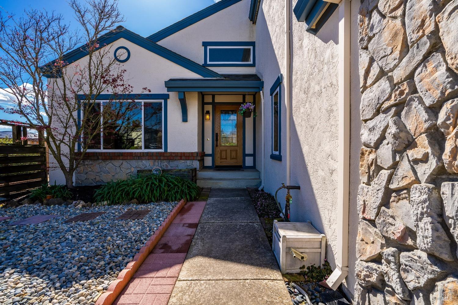 560 Daffodil Dr