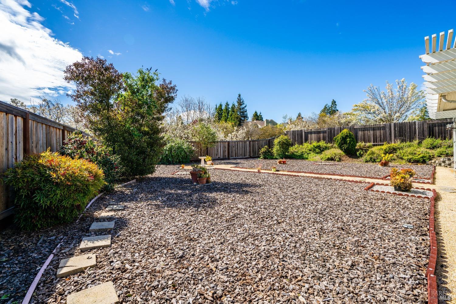 560 Daffodil Dr