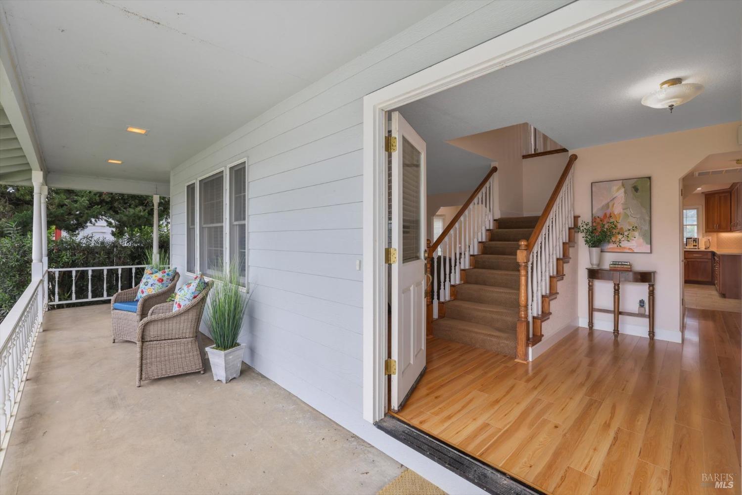 975 Mayfair Dr