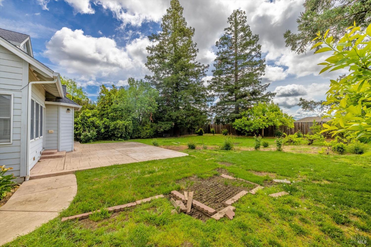 975 Mayfair Dr