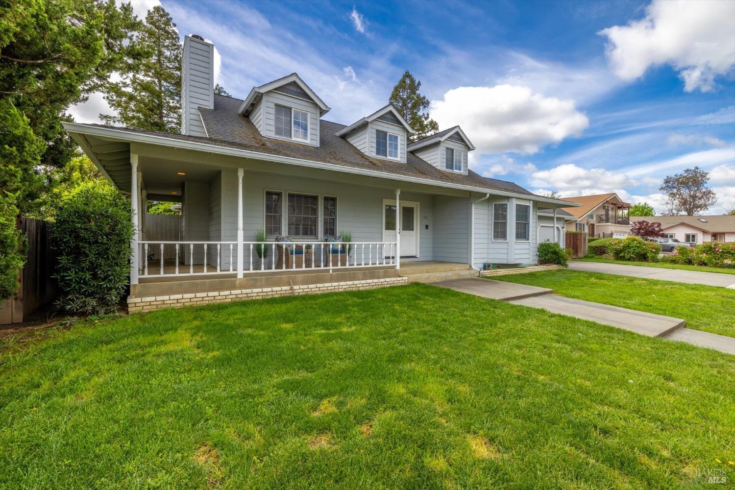 975 Mayfair Dr