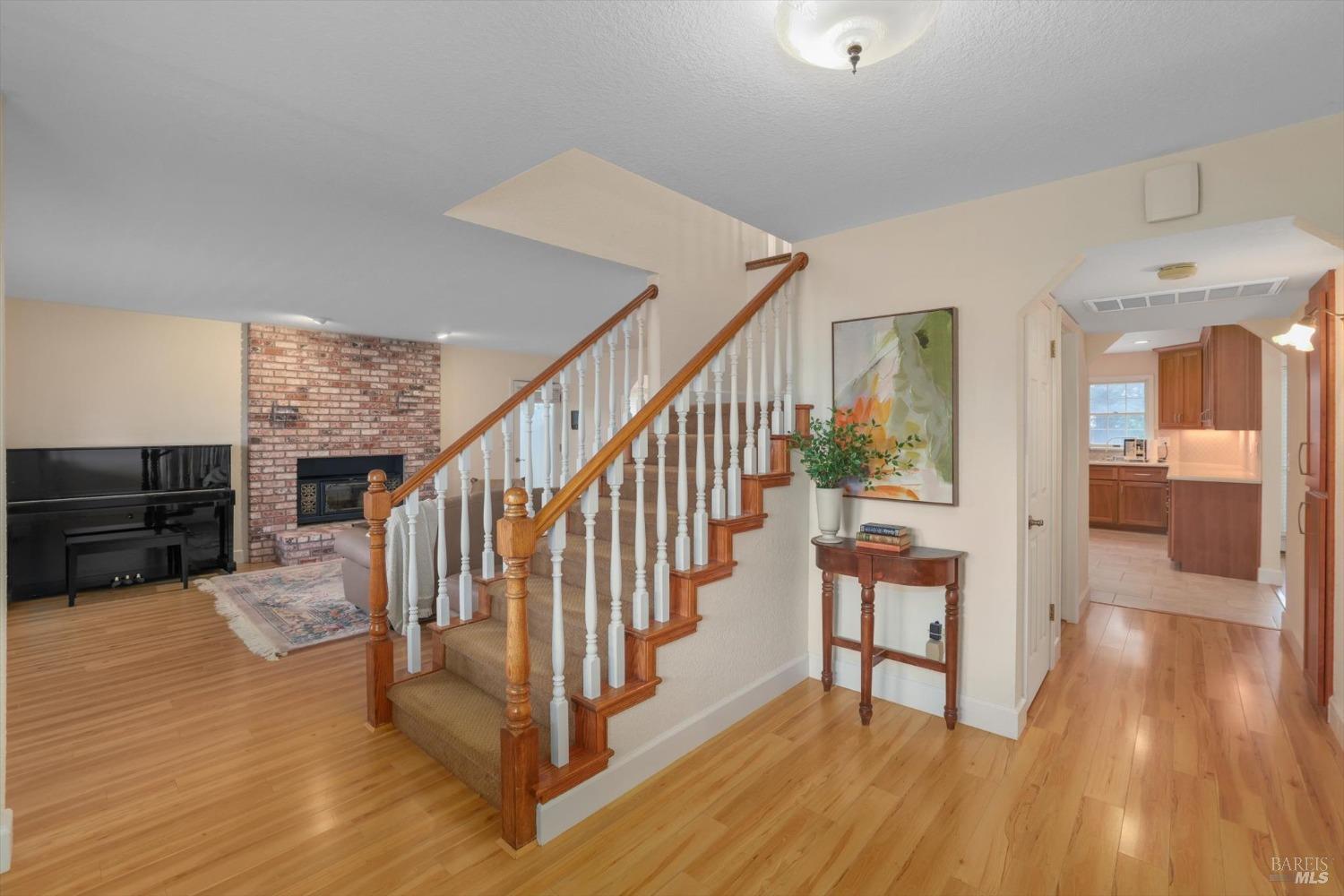 975 Mayfair Dr
