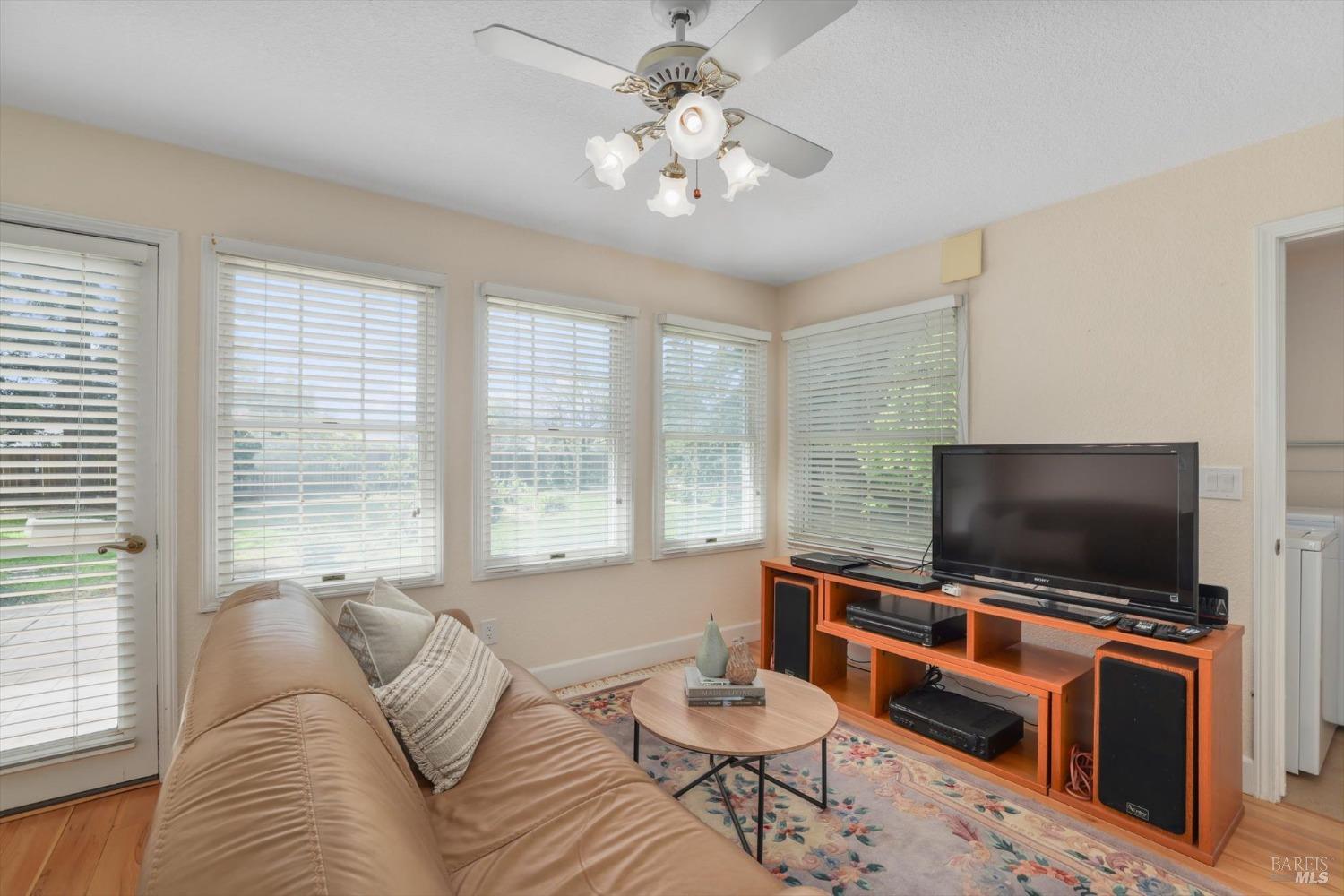 975 Mayfair Dr