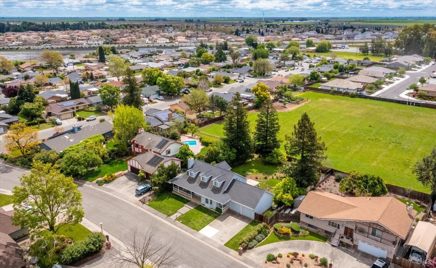 975 Mayfair Dr