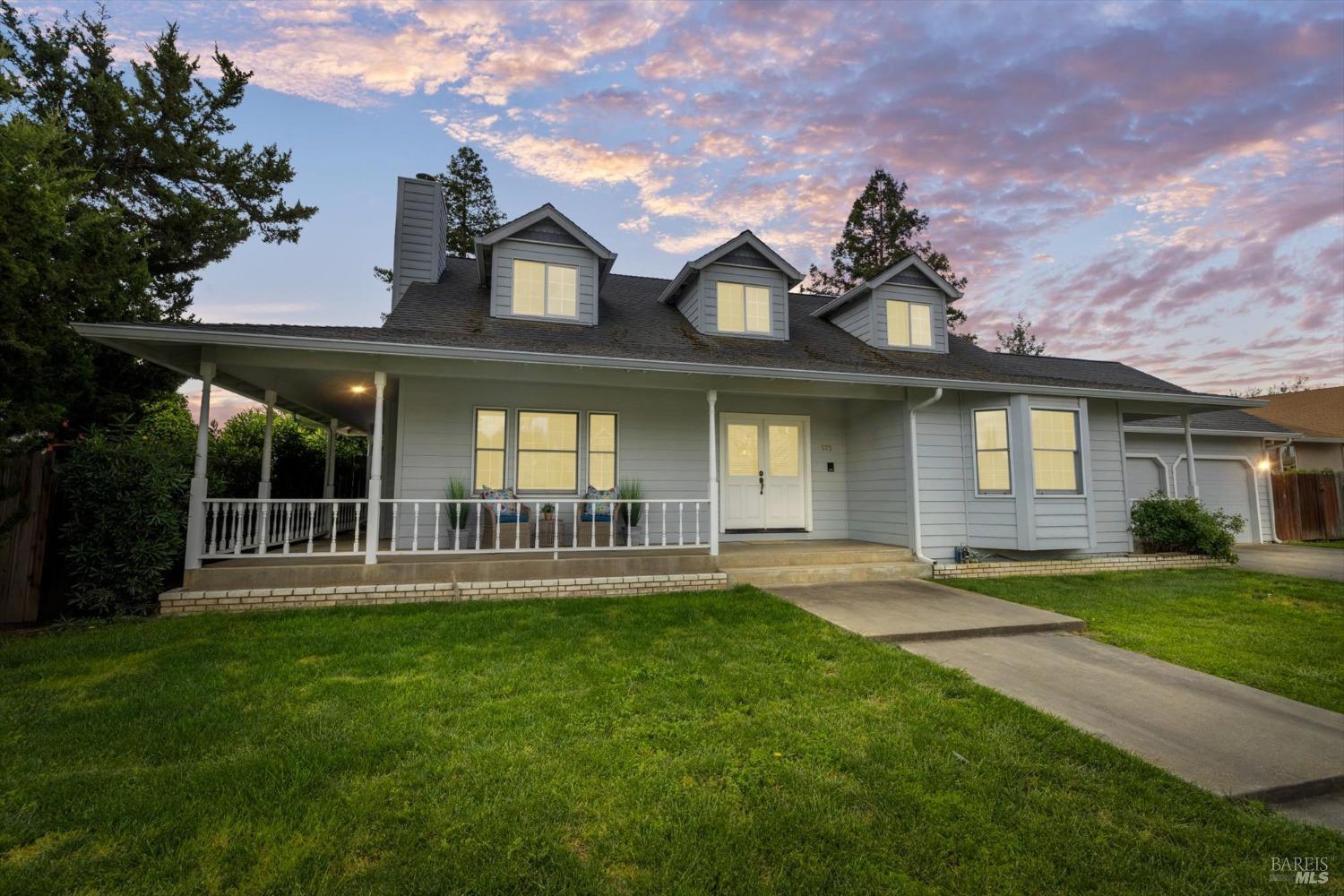 975 Mayfair Dr