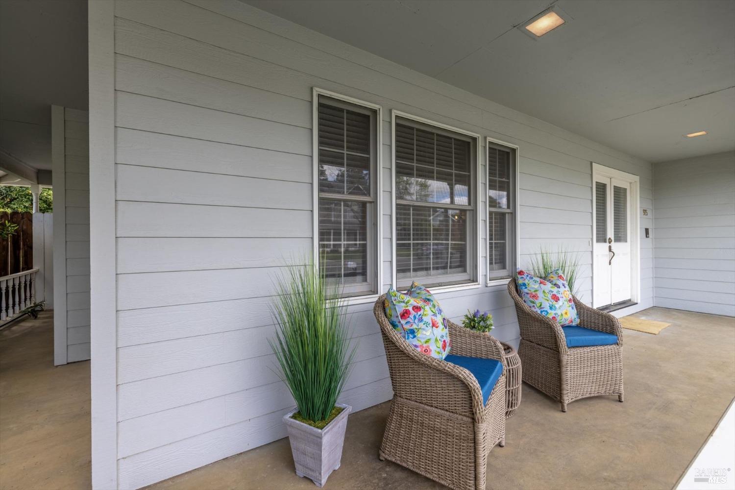 975 Mayfair Dr