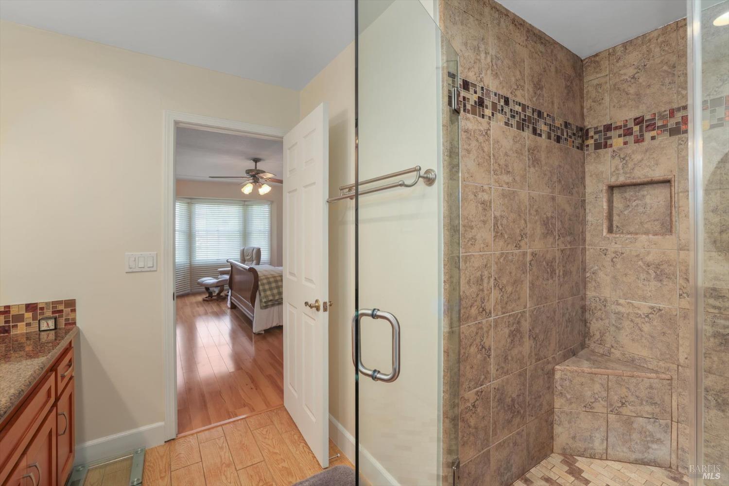 975 Mayfair Dr