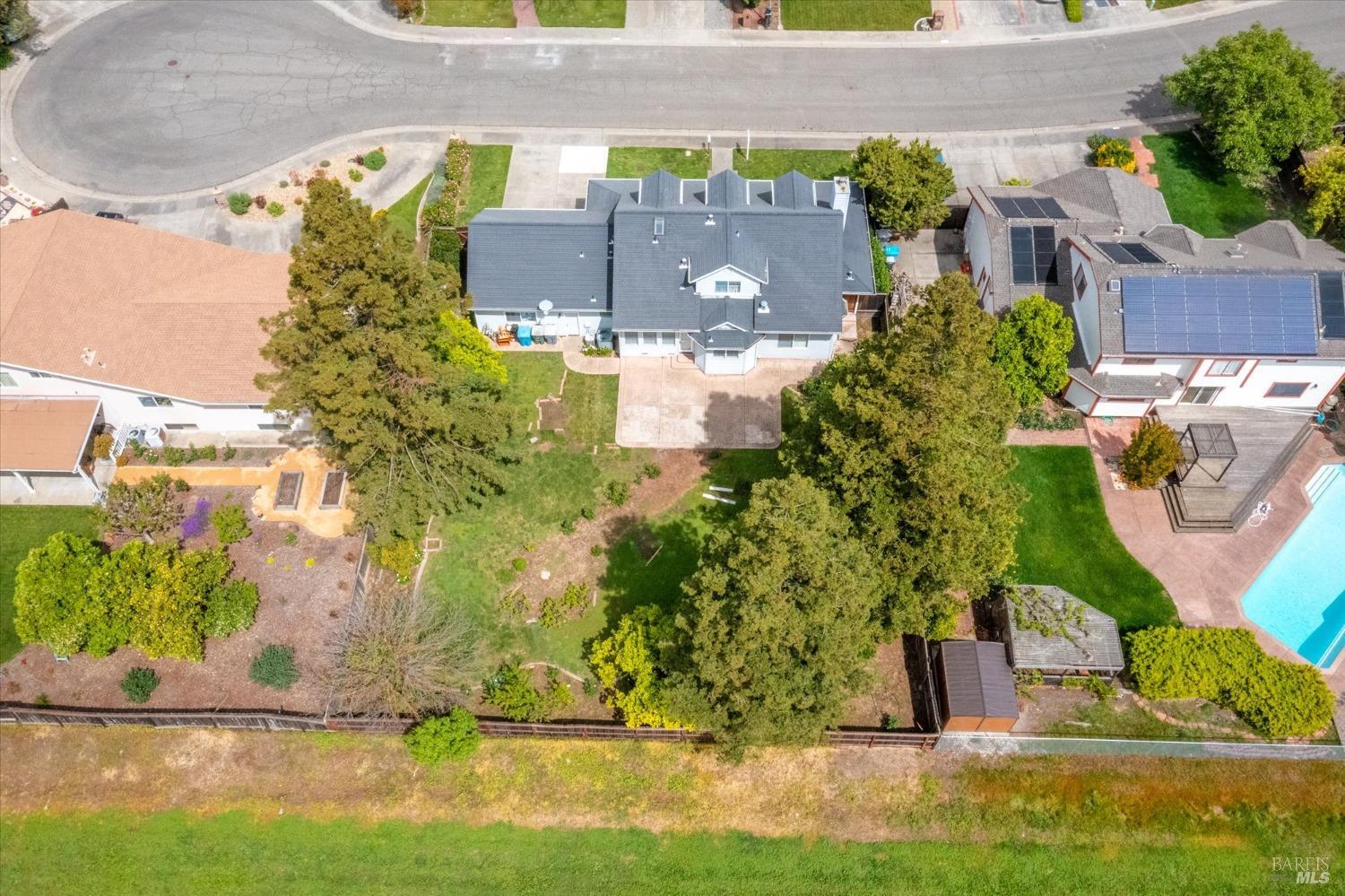 975 Mayfair Dr
