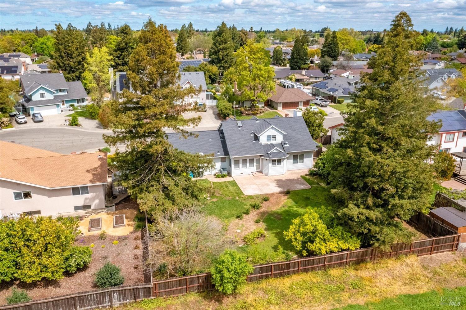 975 Mayfair Dr