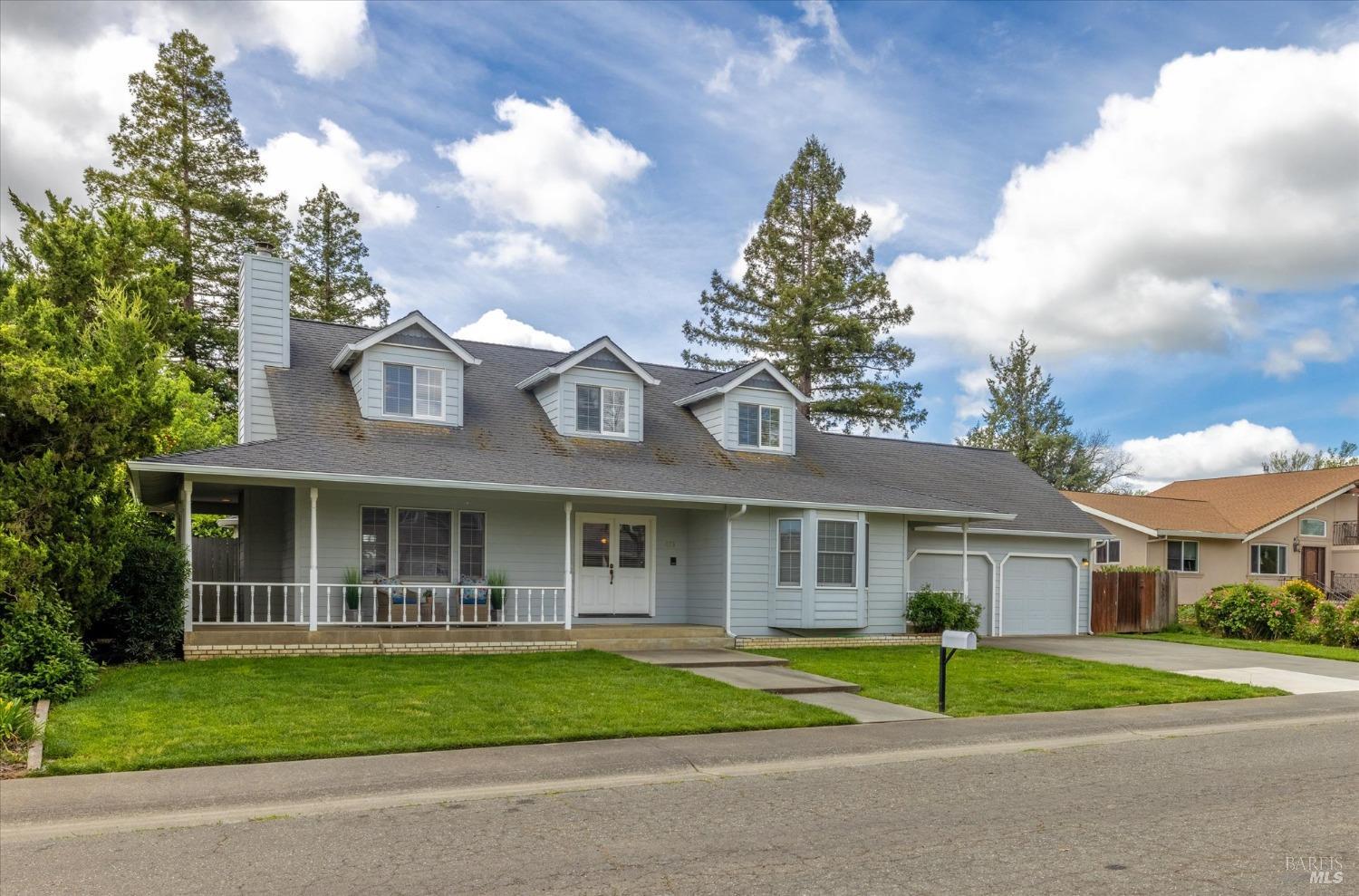975 Mayfair Dr