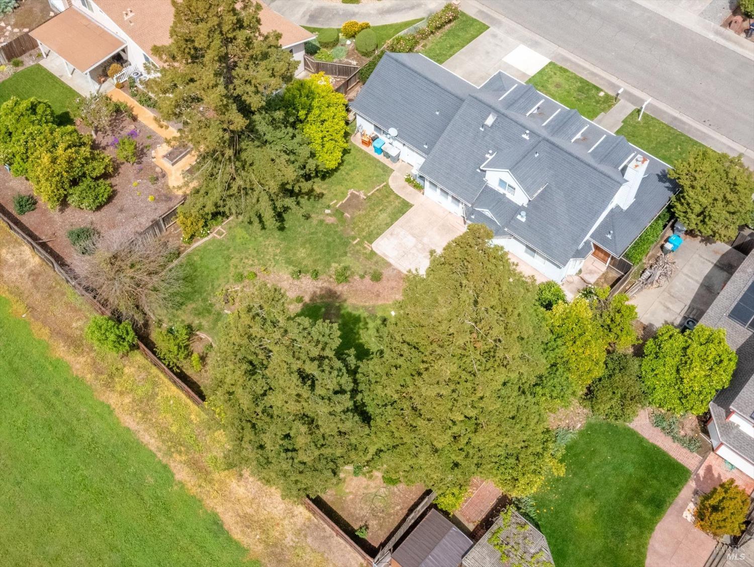 975 Mayfair Dr