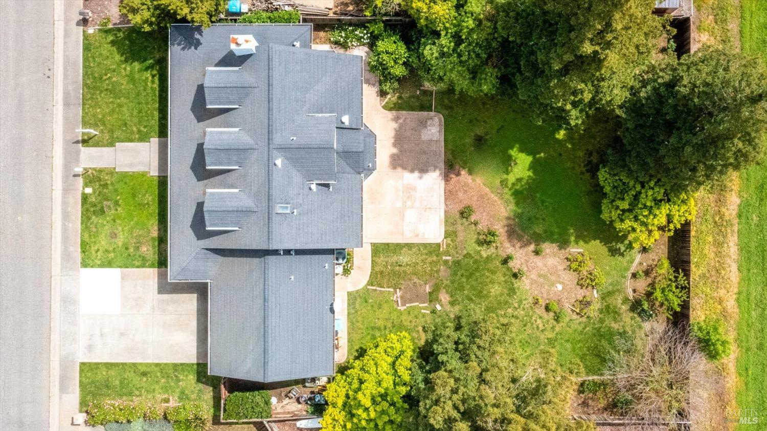 975 Mayfair Dr