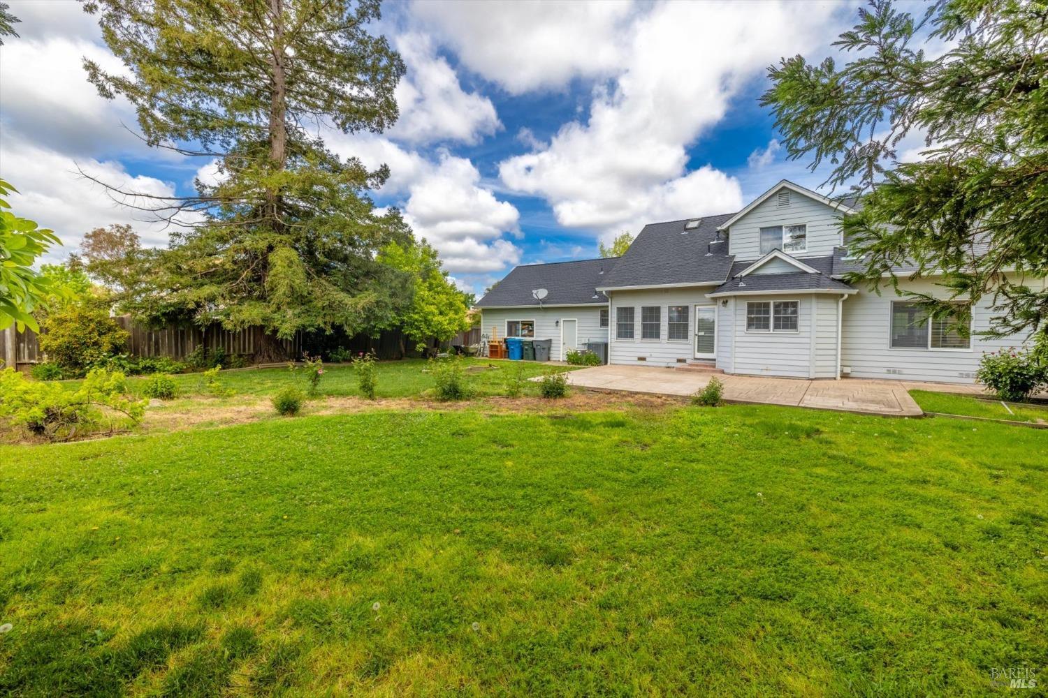 975 Mayfair Dr