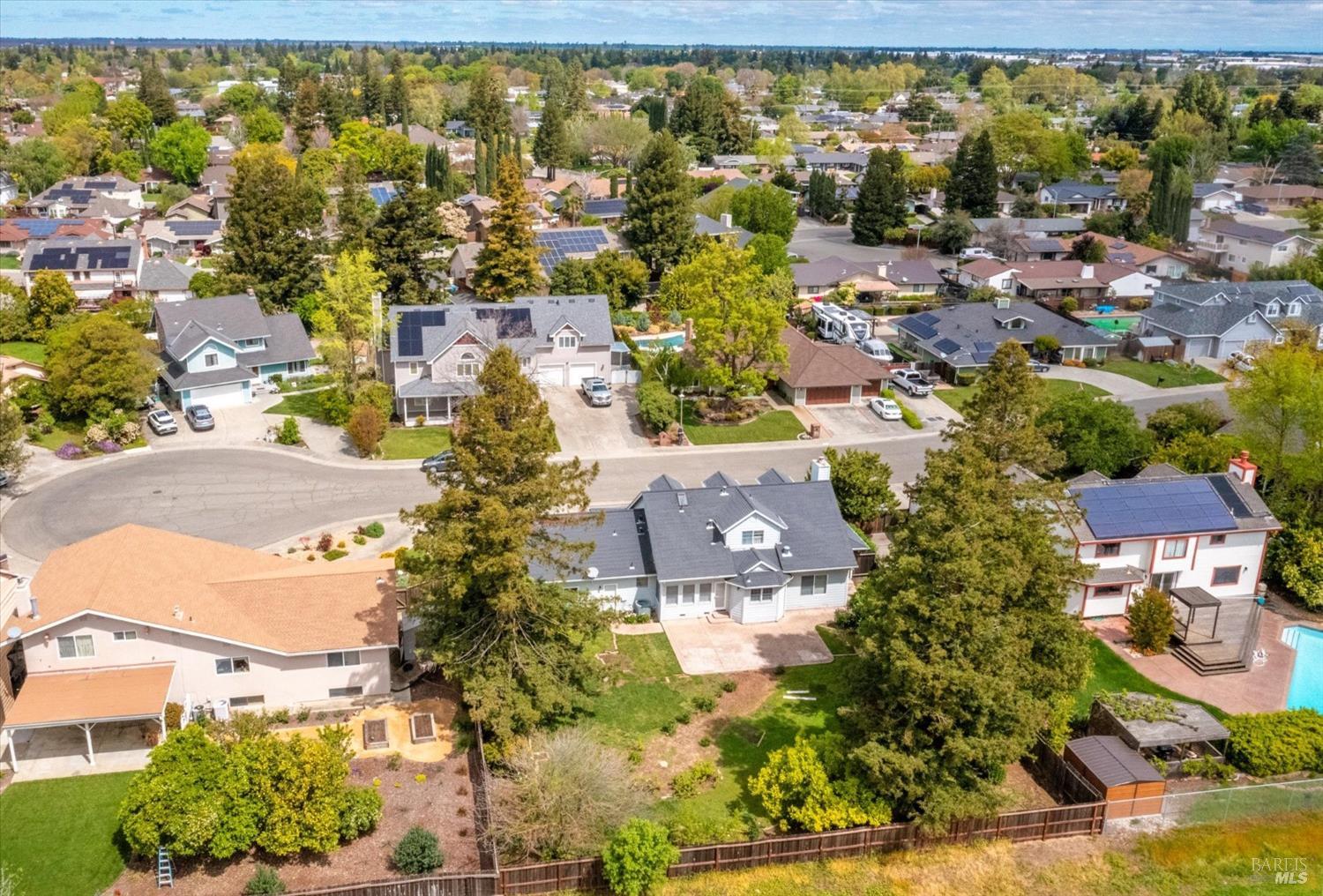 975 Mayfair Dr